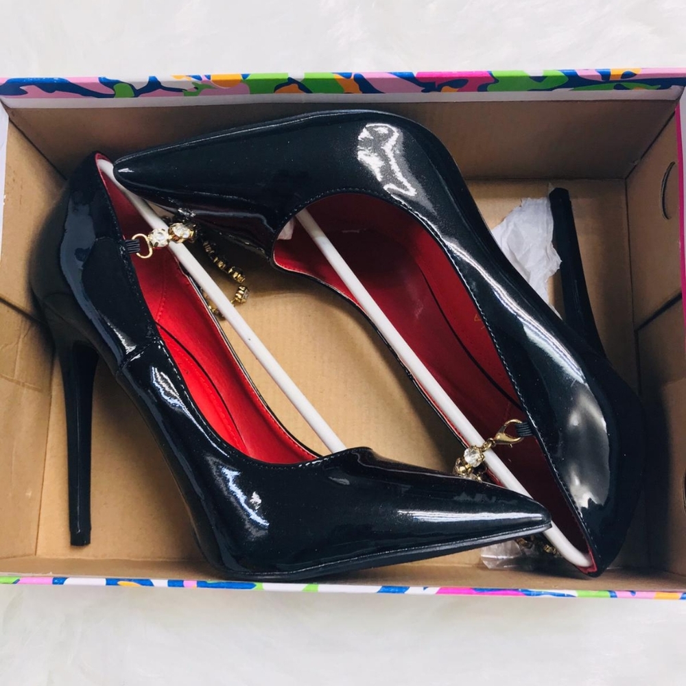 🆕️🔥Black Faux Patent Leather Pointed Toe Rhinest - Picture 6 of 7